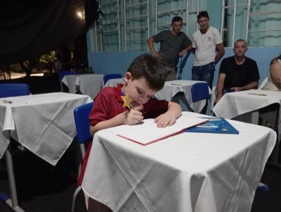 Noite de AutÃ³grafos reuniu centenas de pessoas em Rio Bonito do IguaÃ§u
